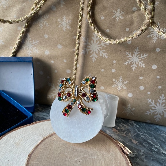 Vintage- Eisenberg Ice 1960s Holiday Themed, Sparkling Crystal Bow Brooch - Picture 3 of 12